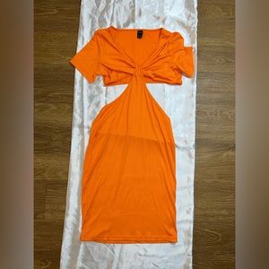 ORANGE DRESS SIZE MEDIUM